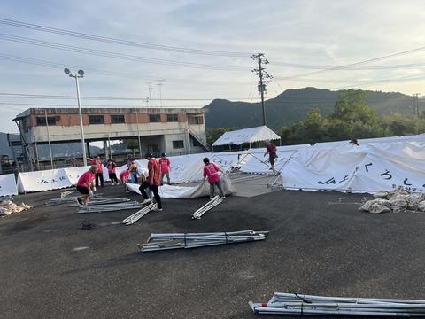 設営中.jpegのサムネイル画像