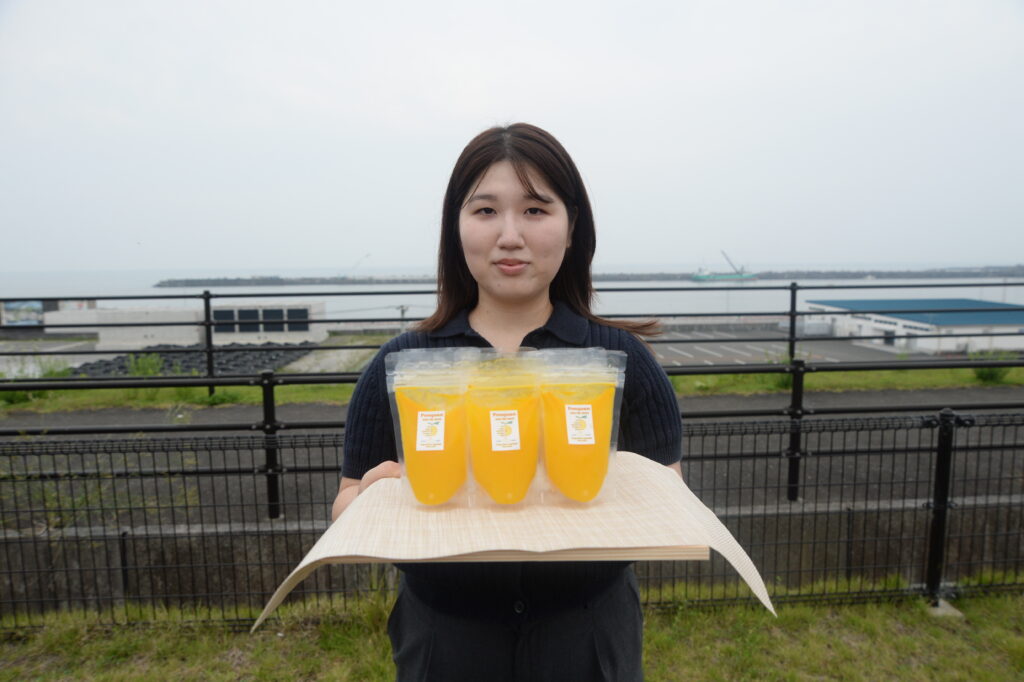 パックに入ったポンカン果汁
