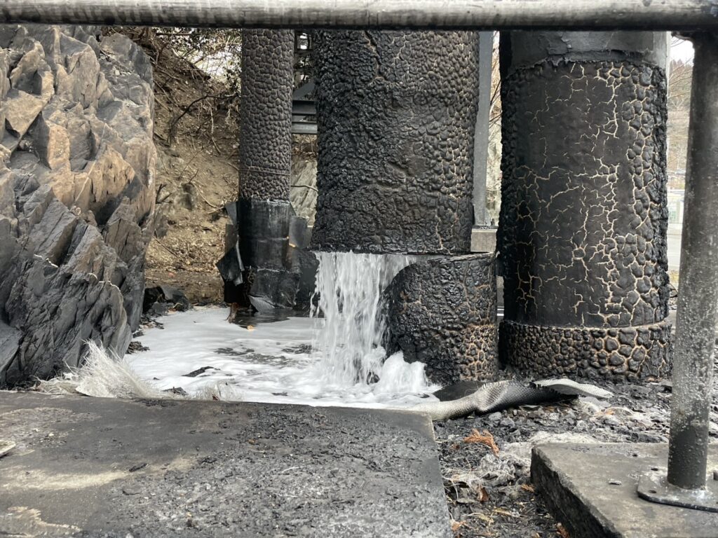 海水が漏れて使用不能になった送水管